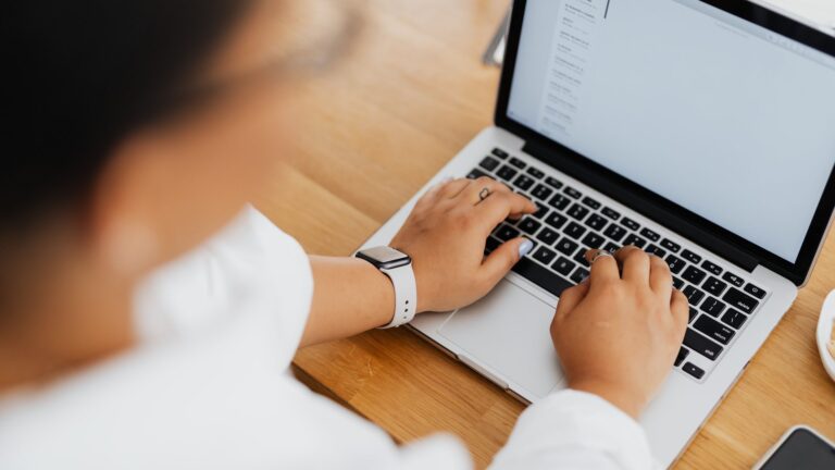 Newsletter aufbauen als Gründerin: So gewinnst du deine ersten 1.000 Abonnentinnen